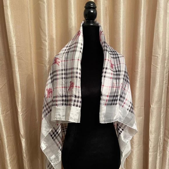 BURBERRY Horseferry Nova Check Scarf